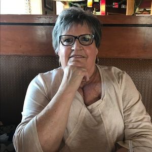 Meet your Posher, Debbie